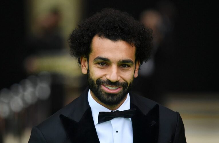 أسطورة ليفربول يكشف تلقيه رسالة من ميسي وصفه فيها بـ”الحمار”.. والسبب صلاح