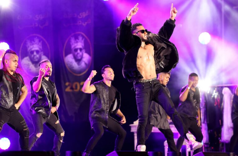 محمد رمضان يرد على شقيقة مايكل جاكسون بعد نشرها فيديو سقوطه على المسرح.. هل سخرت منه؟