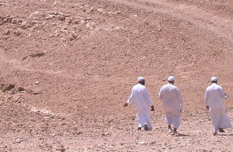 السعودية.. فيديو بكاء سائح بعد هدية “رد معروف” من مواطن يثير تفاعلا