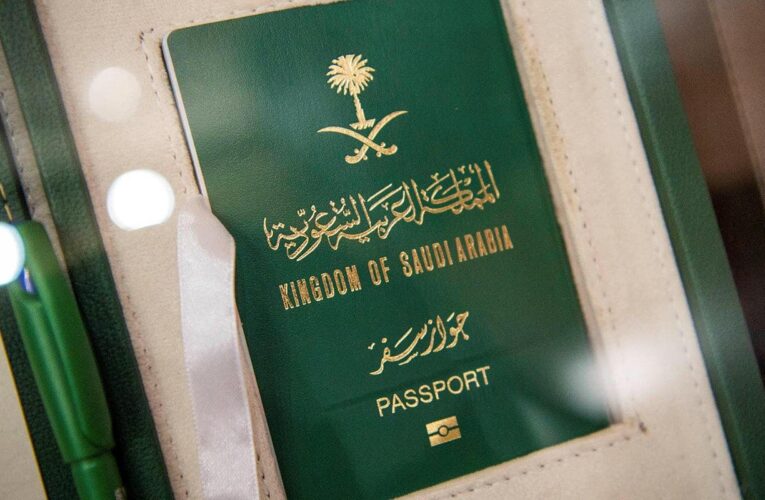 كل ما تريد معرفته عن الجواز الإلكتروني السعودي .. الرسوم والمزايا وآلية الإصدار