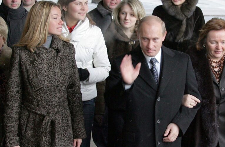 ما نعلمه عن طلاق بوتين من زوجته لودميلا بعد تفاعل ربطه بالأزمة الأوكرانية