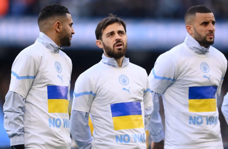 “الميزان الأعرج”.. عصام الشوالي يثير الجدل بمقدمة حول وقفة التعاطف مع أوكرانيا في الدوري الإنجليزي