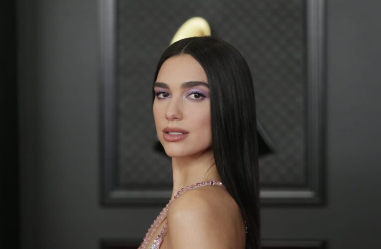 فرقة تتهم مغنية شهيرة بسرقة لحن أغنيتها.. استمع واحكم بنفسك