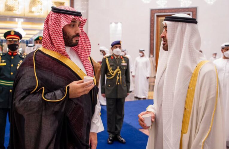 تفاعل على تقرير يزعم رفض محمد بن سلمان ومحمد بن زايد اتصالات مع بايدن لتهدئة اسعار النفط وسط الأزمة الأوكرانية