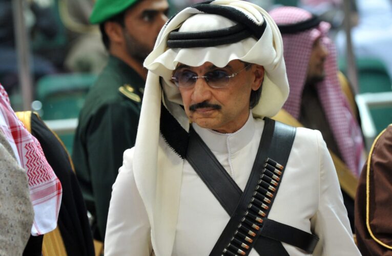 بعد الجدال مع الوليد بن طلال والتفاعل العالمي.. هل يمكن منع إيلون موسك من الاستيلاء على تويتر؟