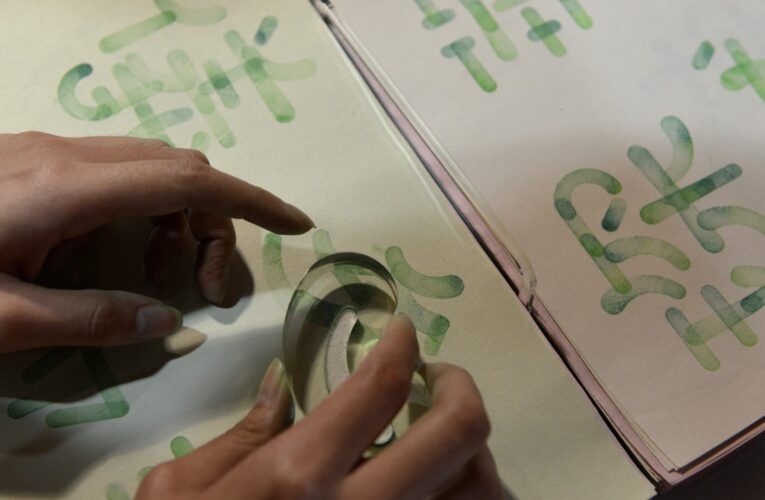 فيديو طريقة كتابة أصعب حرف باللغة الصينية يثير تفاعلا