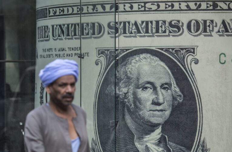 مصر.. الحكومة تؤجل “المشروعات الدولارية” لترشيد الإنفاق العام