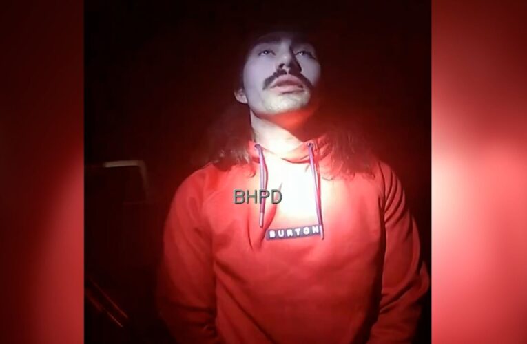 سائق “تحت تأثير الكحول” يذهل ضابط شرطة بحركة بهلوانية.. هل نجح في ذلك؟