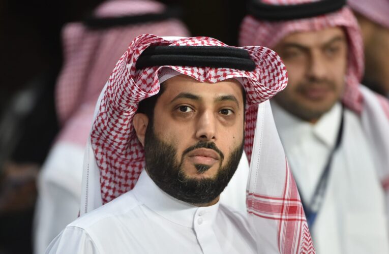 قبيل مباراة كأس الرياض.. تركي آل الشيخ يداعب جماهير الهلال والنصر بفيديو ساخر
