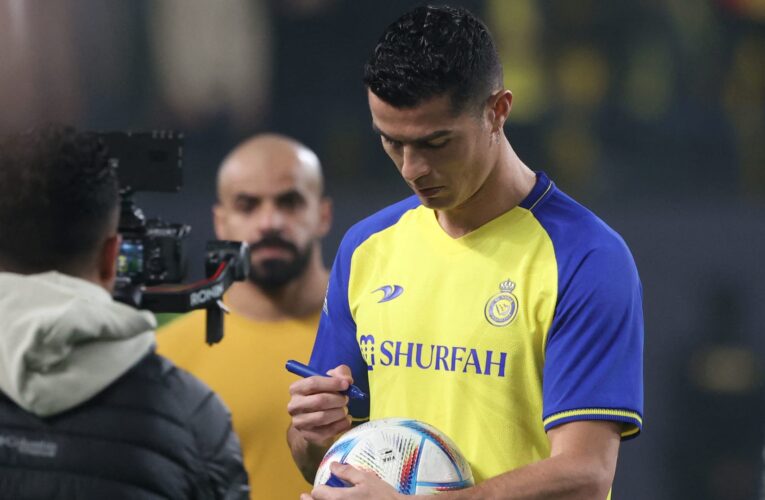 ما الفائدة من التعاقد مع رونالدو وميسي؟ وزير المالية السعودي يجيب