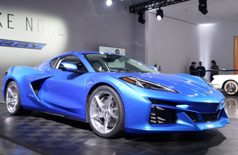 شاهد أول سيارة كورفيت هجينة.. الأسرع في تاريخها وتولد قوة 655 حصانًا