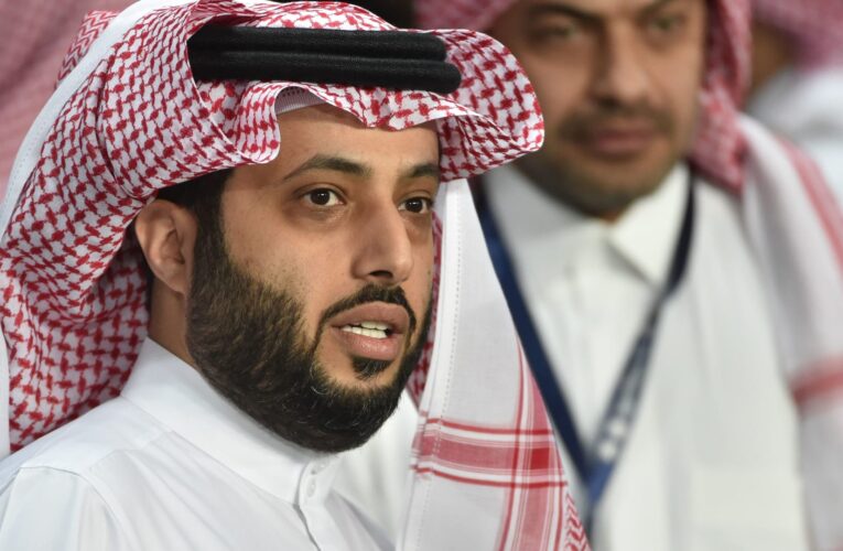 تركي آل الشيخ يعلن الفائز بتذكرة “فوق الخيال” لمشاهدة كريستيانو رونالدو وميسي.. بكم تبرع؟