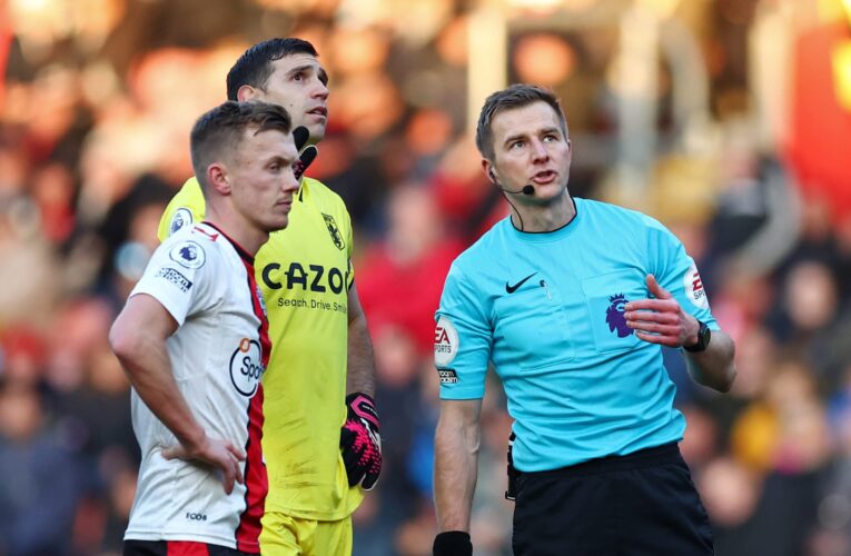 بسبب طائرة.. إيقاف مفاجىء لمباراة في الدوري الإنجليزي الممتاز