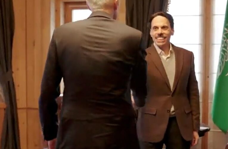 السعودية.. تفاعل على “أناقة” وزير الخارجية فيصل بن فرحان في دافوس