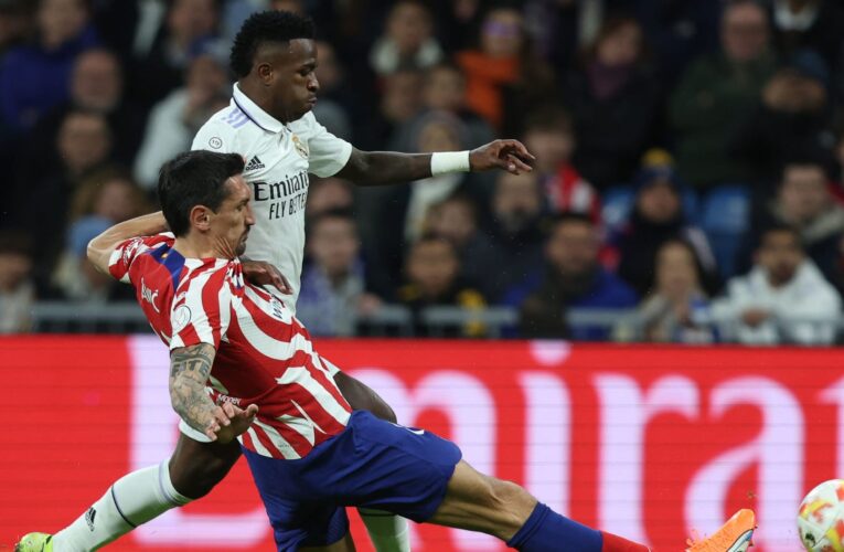 جماهير أتلتيكو مدريد تهاجم فينيسيوس جونيور بدمية تحاكي “رجلا مشنوقا”.. كيف علق الناديان؟
