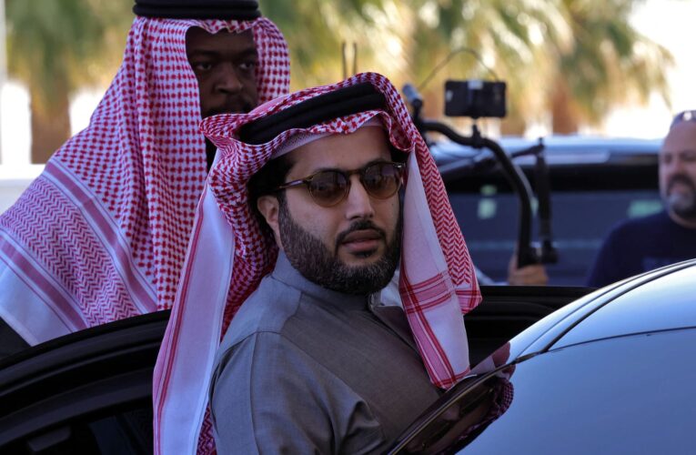 “اشكروا محمد بن سلمان”.. تداول تصريح لتركي آل الشيخ بليلة تكريم طلال مداح