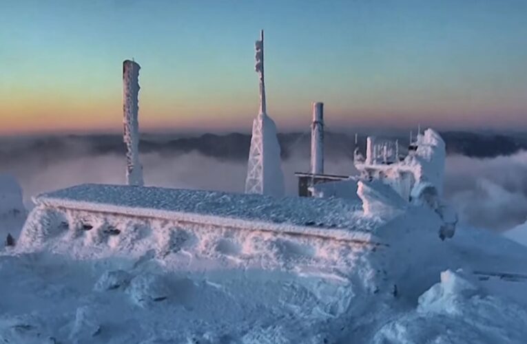 أكثر الأحوال الجوية قسوة في العالم.. شاهد ما حدث في جبل واشنطن بأمريكا