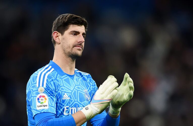 قبيل مواجهة الأهلي المصري.. إصابة حارس ريال مدريد واستبداله في اللحظات الأخيرة