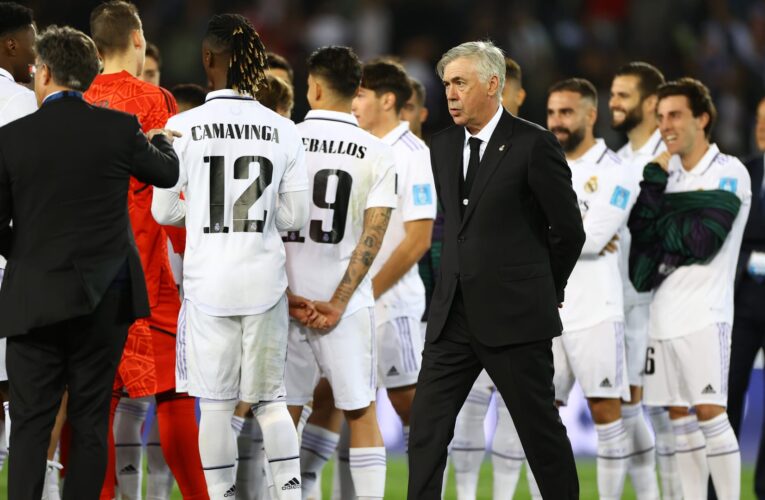 فيديو حركة من لاعبي ريال مدريد لحظة تتويج الهلال يثير تفاعلا