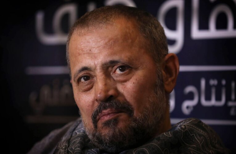 بعد مرور 40 يومًا على رحيل ابنه وديع.. صورة لجورج وسوف محتضنًا حفيدته الأولى