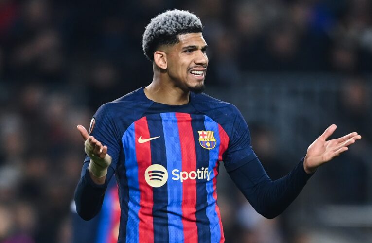 حساب أراوخو يسخر من لاعب ريال مدريد خلال مباراة ليفربول.. ومدافع برشلونة يوضح الموقف