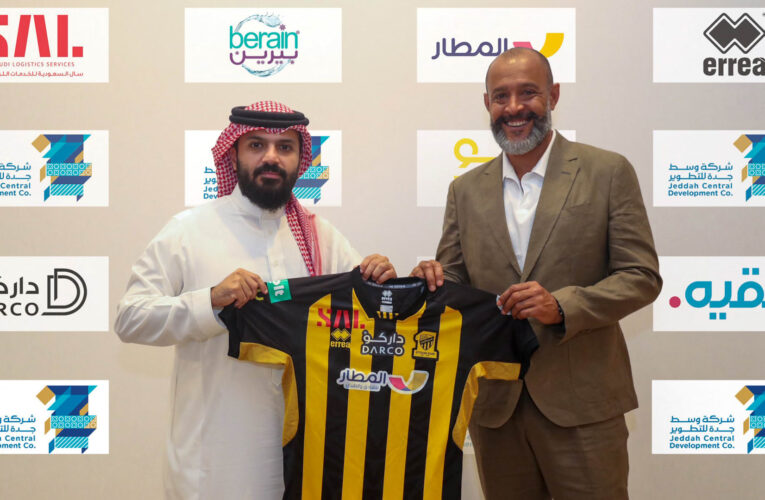 ظهر بالزي السعودي.. تشبيه مدرب اتحاد جدة بـ”شيبان الديرة” وسط تفاعل واسع على تويتر