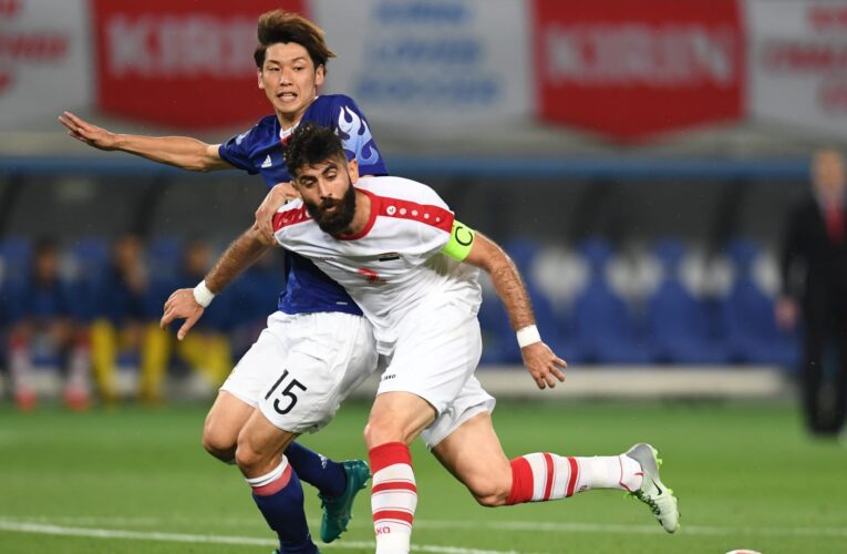 “ركل الحكم وبصق عليه”.. إيقاف مدافع منتخب سوريا “مدى الحياة”