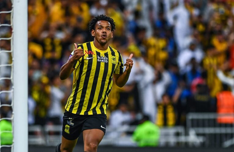 بينهم رومارينيو وإيغالو.. صوِت للاعب الأفضل خلال الجولة الـ 20 في الدوري السعودي