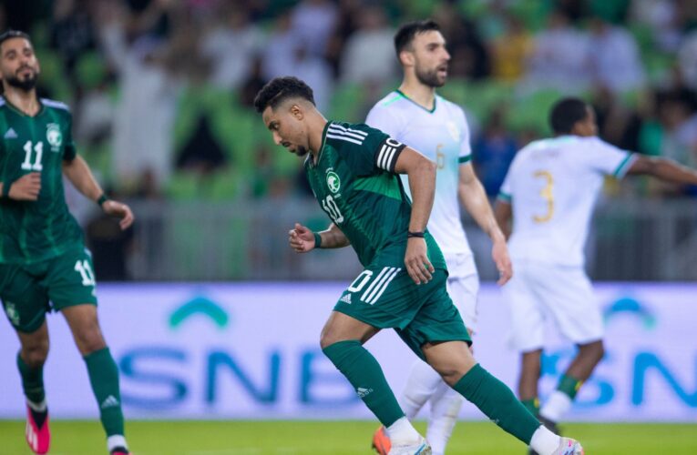 المنتخب السعودي يتلقى الهزيمة الثانية على التوالي.. وهيرفي رينارد يقرر الرحيل
