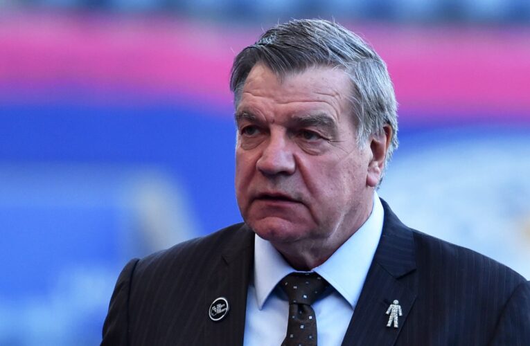 البريميرليغ.. مدرب نادي ليدز يونايتد يحرج أحد الحضور خلال مؤتمره الصحفي الأول.. ماذا فعل معه؟