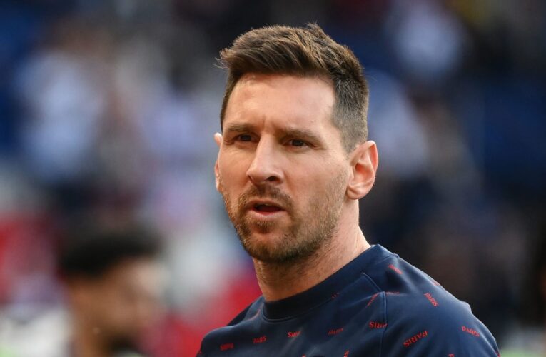 لماذا يطالب مشجعون لباريس سان جيرمان برحيل ليونيل ميسي عن الفريق؟