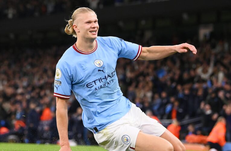 هالاند يحطم رقما قياسيا في “البريميرليغ”.. ولاعبو مانشستر سيتي يكرمون اللاعب بـ”طريقة استثنائية”