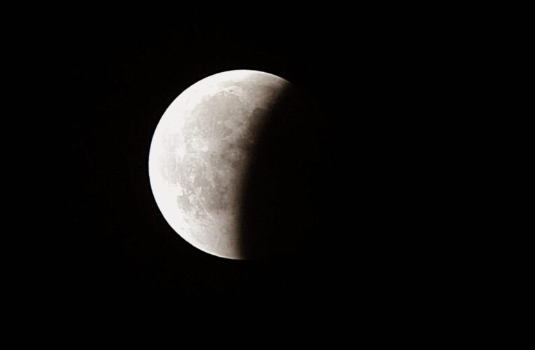 لمدة 258 دقيقة.. سماء السعودية تشهد خسوف “شبه الظل القمري” ليل الجمعة