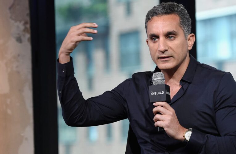 باسم يوسف يثير تفاعلا بعرض قدمه بنيويورك ويرد على الانتقادات