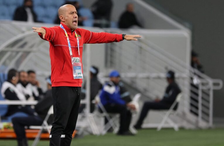 احتفال ليوناردو جارديم بفوز شباب الأهلي بلقب الدوري الإماراتي يُثير تفاعلاً