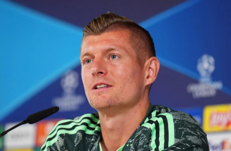 توني كروس يرد على تصريحات واين روني المثيرة للجدل.. ويطالب الحكام بحماية هذا اللاعب