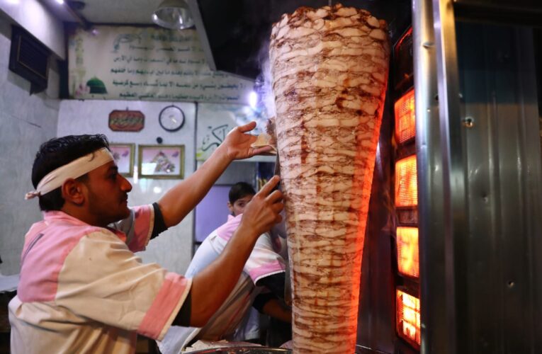 أي دولة فيها أفضل شاورما بالشرق الأوسط؟.. رئيس لجنة الشؤون الخارجية بالكونغرس يسأل والإجابة كانت بهذه الدولة