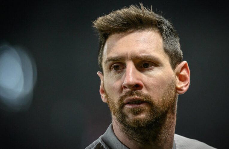 مشجعون لباريس سان جيرمان يواصلون الهتاف ضد ميسي.. ماذا فعلوا خلال مباراة الفريق مع أجاكسيو؟