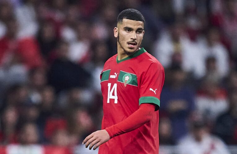 لاعب منتخب المغرب يعلق على رفضه دعم المثلية الجنسية خلال مباراة في الدوري الفرنسي