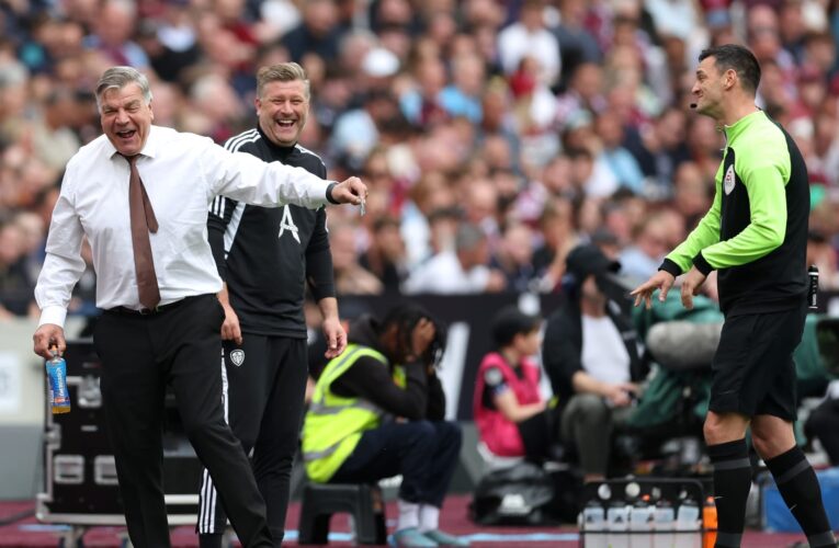 وجد مالاً وعرضه على الحكم.. موقف طريف لمدرب ليدز يونايتد خلال مباراة في البريميرليغ