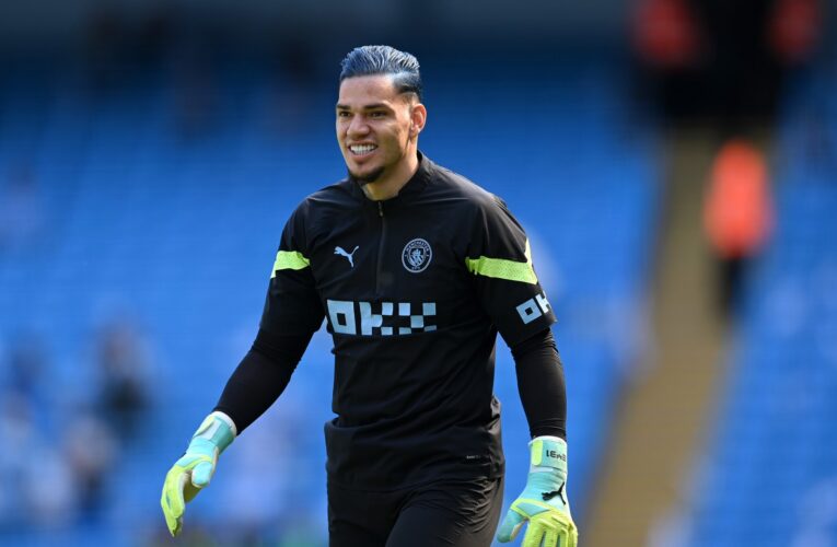 مظهر “مختلف” لإيدرسون في ليلة التتويج.. وتغريدة حساب مانشستر سيتي عنه تُثير تفاعلاً