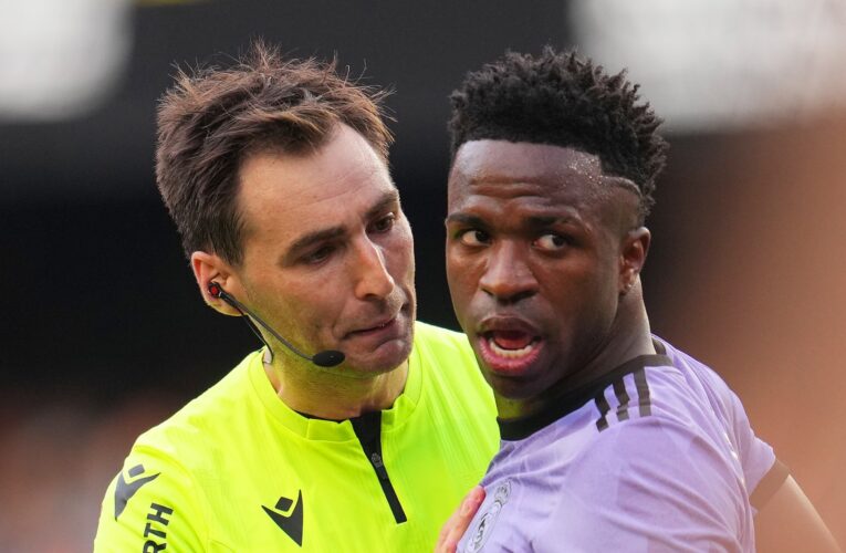 “علقوا دمية” لفينيسيوس على جسر في مدريد.. الشرطة الإسبانية تعلن القبض على 4 متورطين