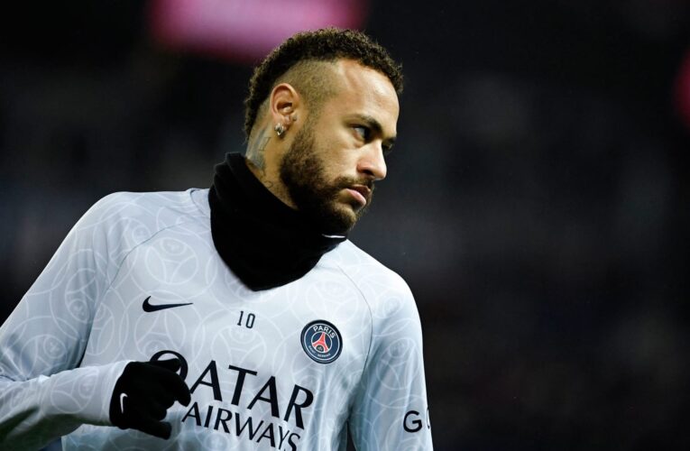 “إجابة غامضة” من مدرب مانشستر يونايتد ردًا على تقارير تربط نيمار بالنادي