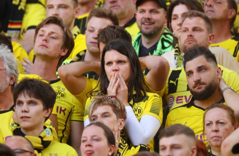 بطريقة استثنائية.. جماهير بوروسيا دورتموند ترد على خسارة فريقها لقب الدوري الألماني