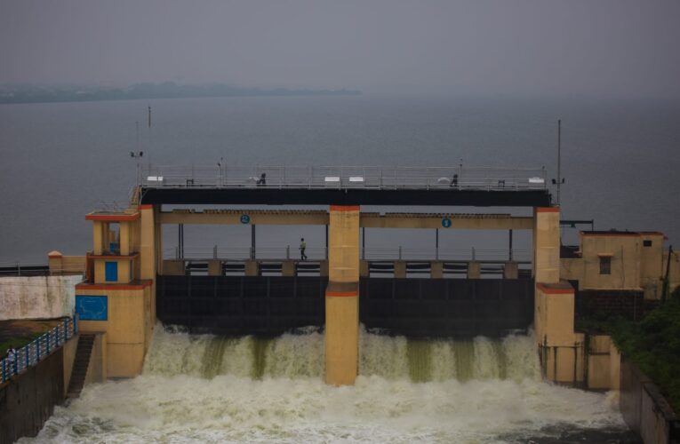 حدث في الهند: مسؤول يجفف خزان مياه ضخم للبحث عن هاتفه.. وهذا أول قرار بحقه