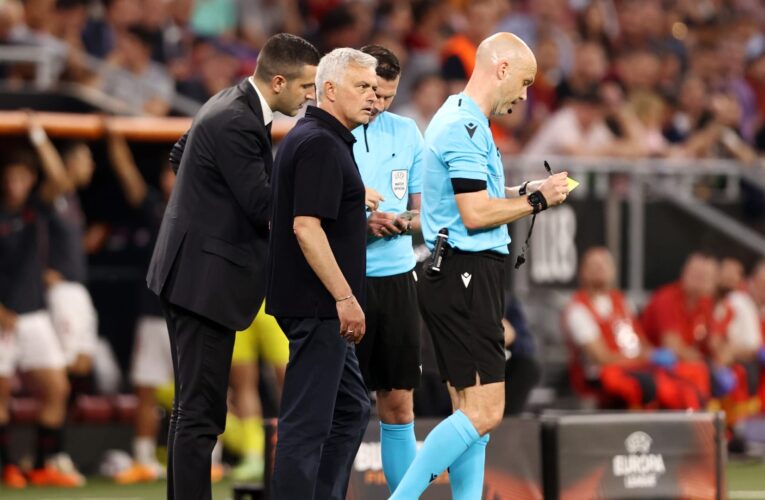 جماهير روما تعتدي على حكم وعائلته بعد نهائي الدوري الأوروبي.. “يويفا” يعلّق ومورينيو مُتهم