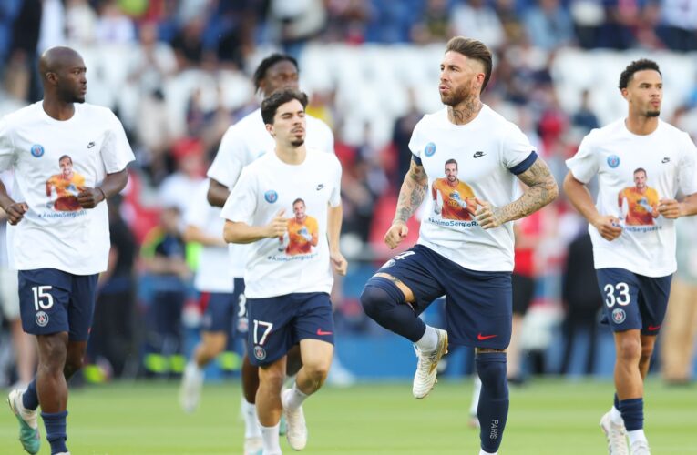 بطريقة فريدة من نوعها.. لاعبو باريس يتضامنون مع حارس مرماهم بعد دخوله المستشفى بسبب حادث