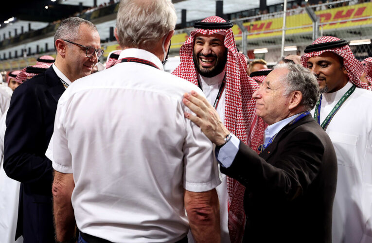 محمد بن سلمان يُطلق مشروع “الاستثمار والتخصيص” في الأندية السعودية.. تعرف على الأهداف والمسارات