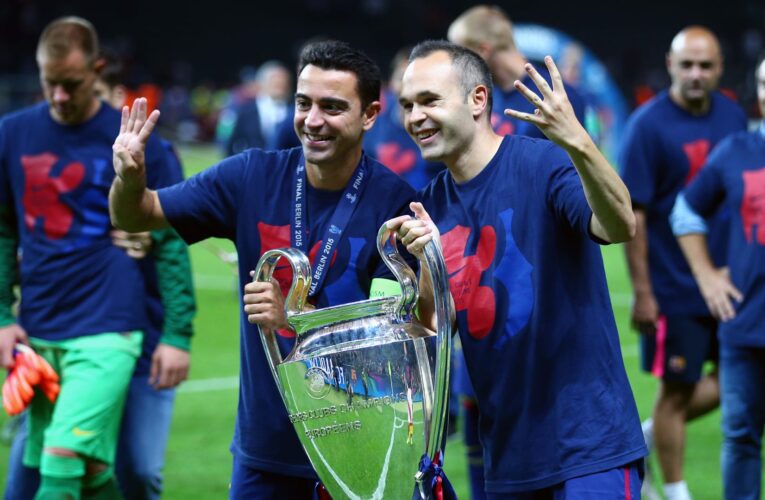 “عناق حار” بين إنييستا وتشافي يُعيد ذكريات “الجيل الذهبي” في برشلونة ويثير تفاعلاً