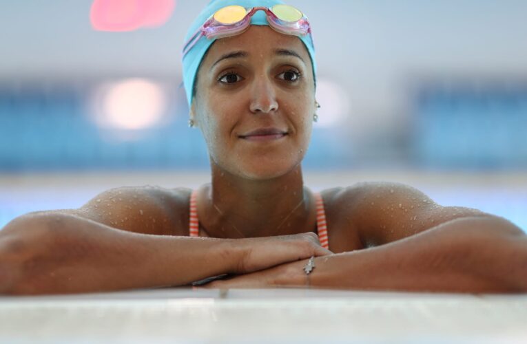 بطلة السباحة التونسية سارة الأجنف تروي لـCNN حكايتها وكيف تغلّبت على المصاعب خلال مسيرتها